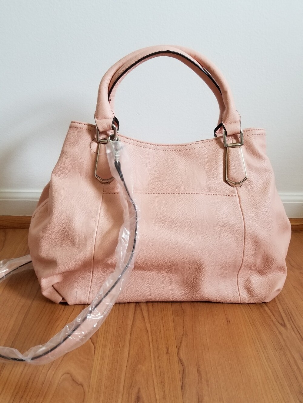 Vera Wang Peach Tote Bag - Picture 4 of 5